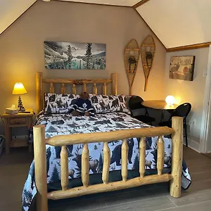 Holiday Lodge Cabins Bed & Breakfast Banff